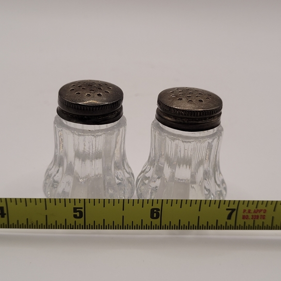 Vintage Clear Acrylic Plastic Mini Salt & Pepper Shakers Metal Lid - Picture 4 of 5